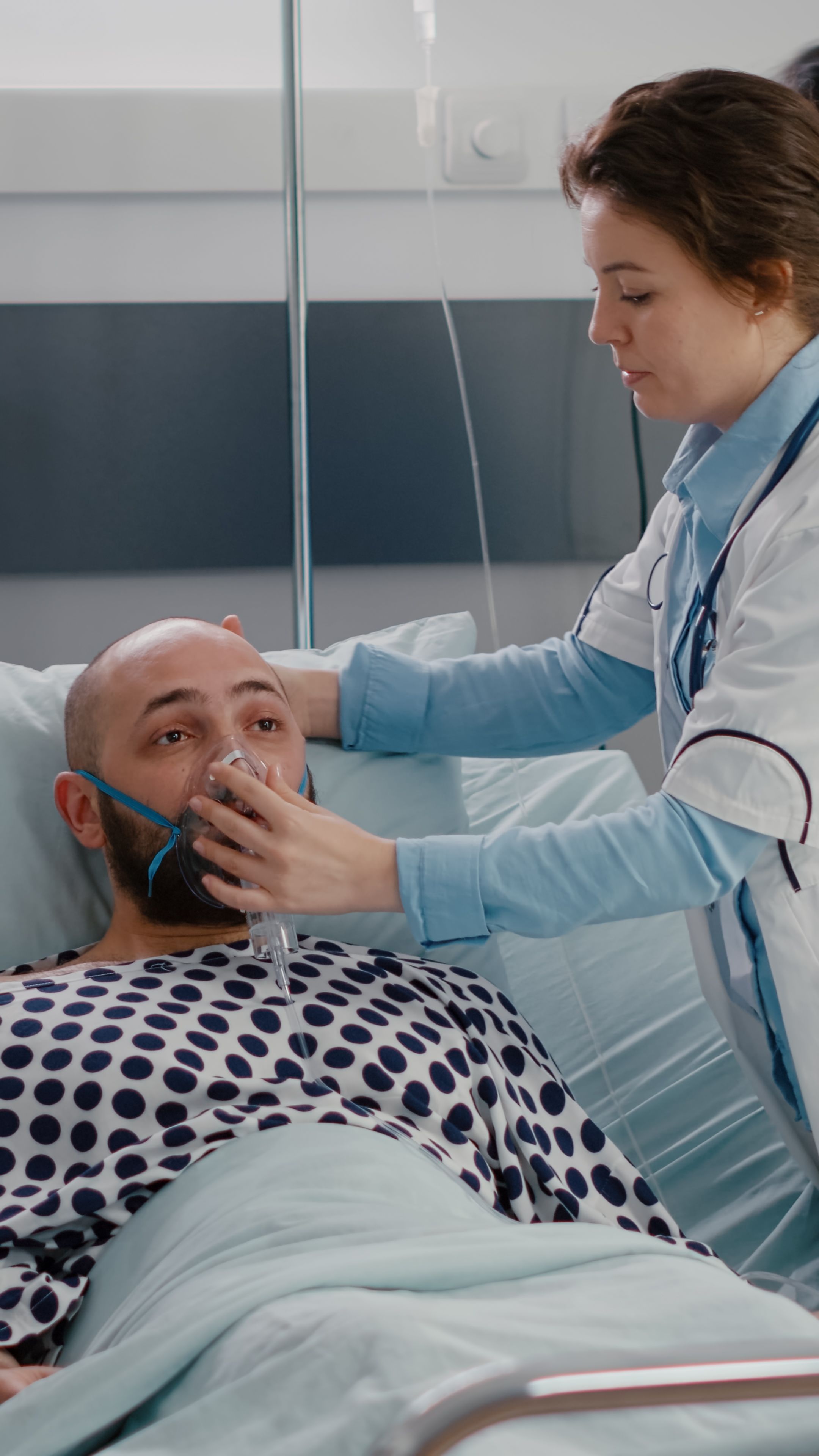 medical-team-monitoring-heartbeat-pulse-of-sick-ma-2023-11-27-05-29-32-utc.JPG
